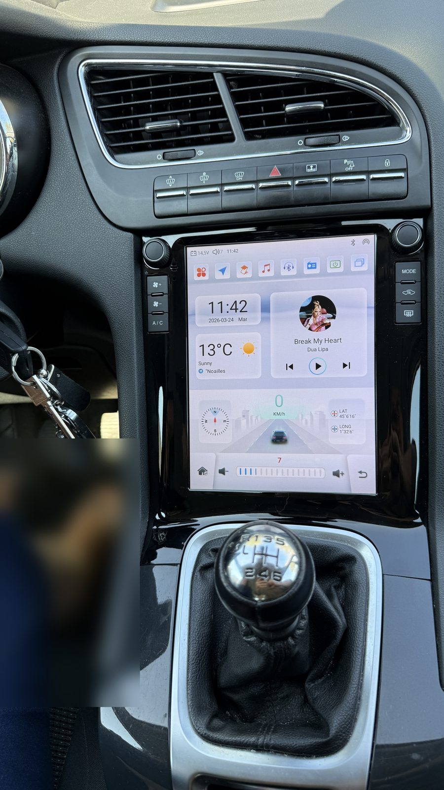 Écran Android Auto et CarPlay installé sur véhicule