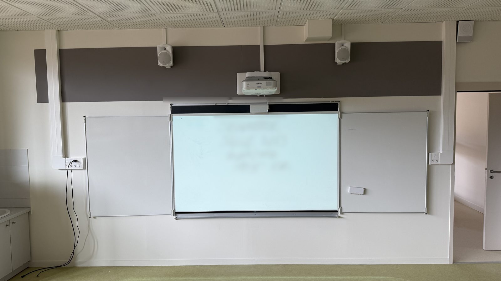 Vidéoprojecteur interactif et sonorisation de salle
